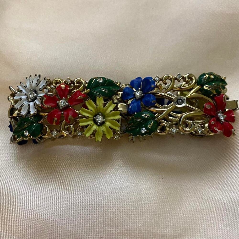 Vintage Rare Find 1950s Crown Trifari Bracelet Rhinestones Flowers Gold Tone